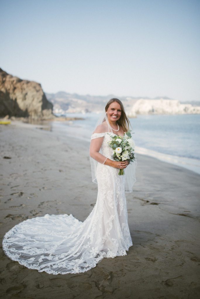 bridal photos on the beach