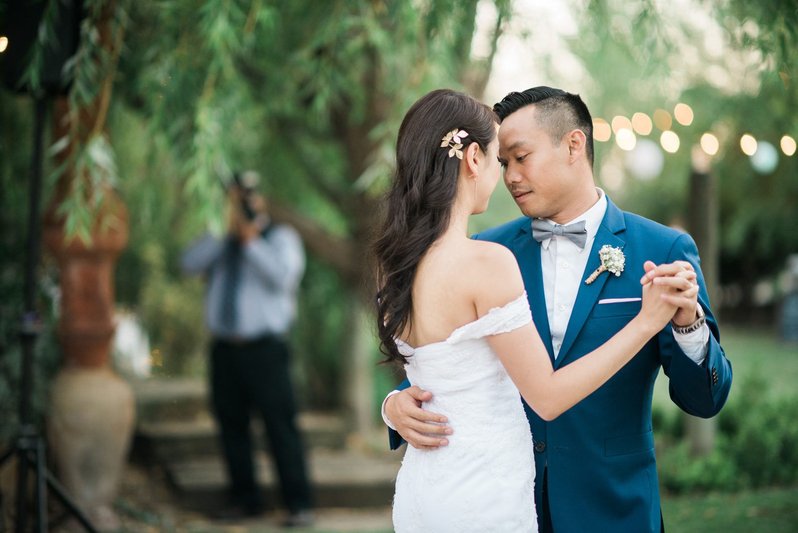First dance at Hartley Farm Wedding by San Luis Obispo Wedding photographer Yvonne Goll Photography